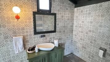 Deluxe Tree House, River View | Bathroom