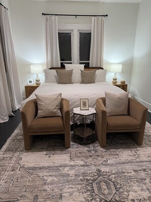 5 dormitorios, tabla de planchar con plancha, cuna de viaje