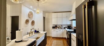 Spacious 5-bedroom house in awesome Spirit Lake with WiFi, AC