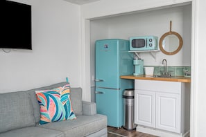 Comfort Suite, 1 Bedroom | Private kitchenette | Microwave, coffee/tea maker, freezer - Royal Palms Motel (Tybee Island)
