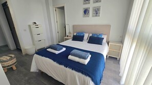 3 bedrooms, iron/ironing board, free WiFi, bed sheets - Luxury 3 Bed modern villa with private pool only 8 minutes from Airport & beach (Gran Alacant)