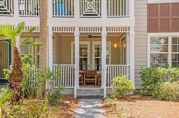 Exterior detail - 30A 2 bedroom -gated community- pool & gym - minutes walk to beach (Santa Rosa Beach)