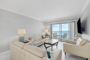 Smart TV - Amazing Views, Direct Gulf Front, Newly Renovated, 2/2 Condo in Riviera Club! (Fort Myers Beach)