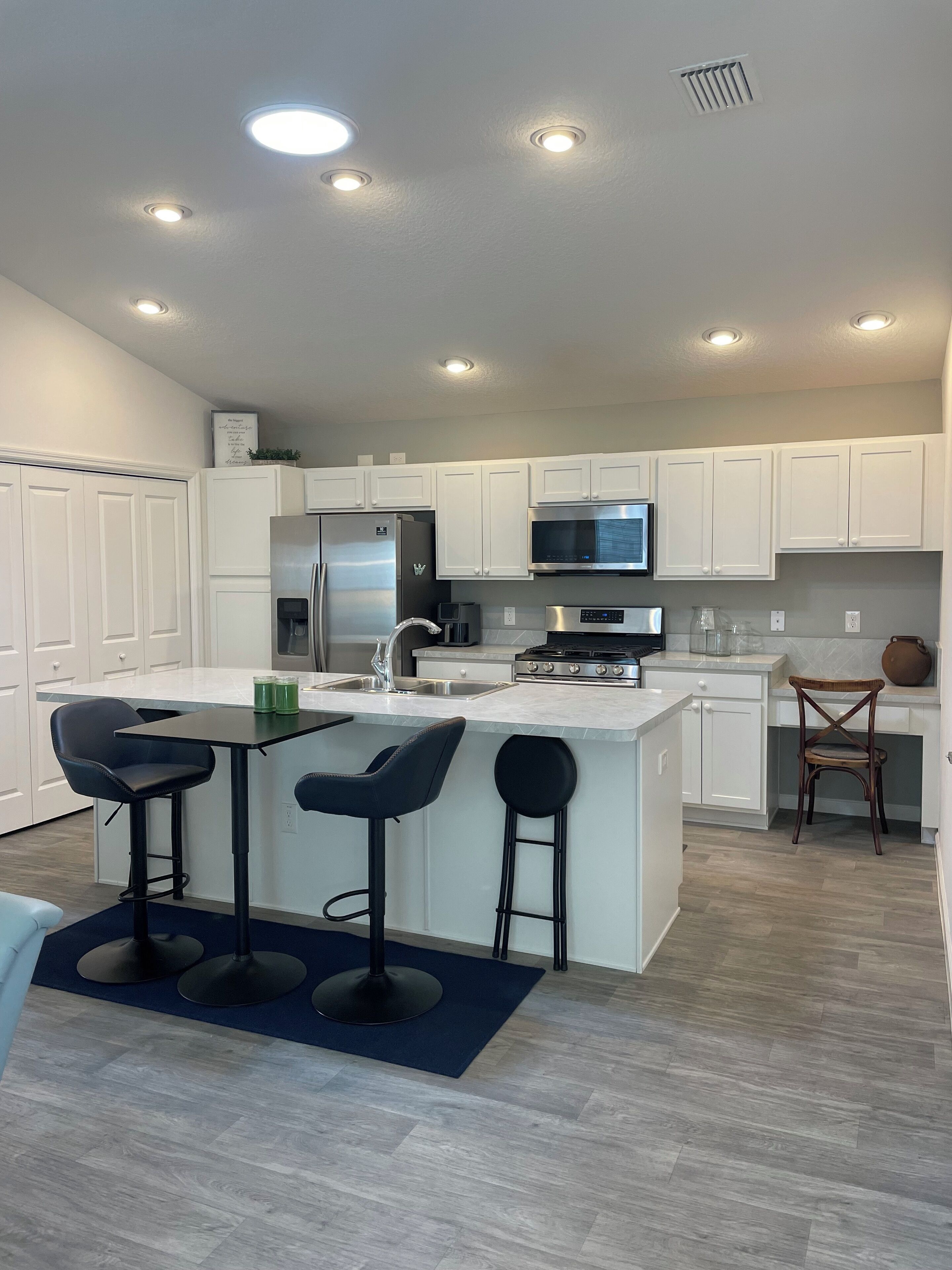 Frigorífic, microones, forn i placa de cuina 