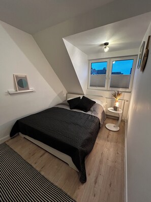 3 bedrooms, travel cot, WiFi