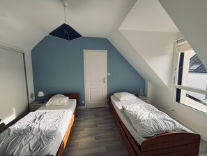 3 bedrooms, iron/ironing board