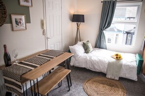 1 chambre, fer et planche Ă repasser, accĂšs Internet, draps fournis