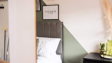 1 dormitorio, tabla de planchar con plancha, Internet y ropa de cama