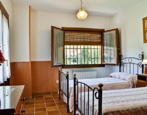3 chambres, fer et planche Ă repasser, Wi-Fi gratuit, draps fournis