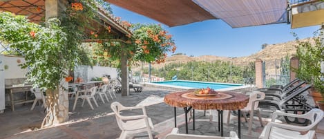 تناول الطعام بالخارج