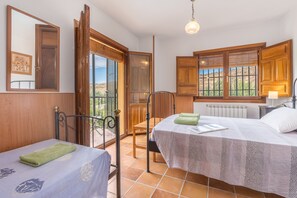 3 bedrooms, iron/ironing board, free WiFi, bed sheets - Casa Hitos Country House with Mountain Views, Wi-Fi, and Air Conditioning (Monachil)