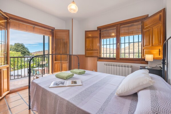 3 habitaciones, tabla de planchar con plancha y wifi gratis