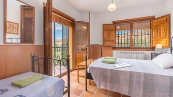 3 Schlafzimmer, BĂŒgeleisen/BĂŒgelbrett, kostenloses WLAN, BettwĂ€sche