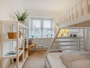 3 bedrooms, free WiFi, bed sheets