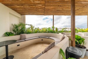 Terrace/patio - Lux Studio w/ Rooftop Pool +Walk to Beach, 5th Ave (Playa del Carmen)