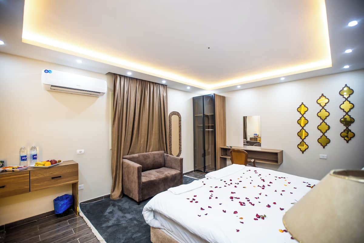 In-room safe, blackout drapes, iron/ironing board, free WiFi