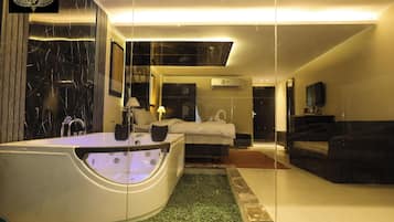 Deluxe Suite, Balcony | In-room safe, blackout drapes, iron/ironing board, free WiFi