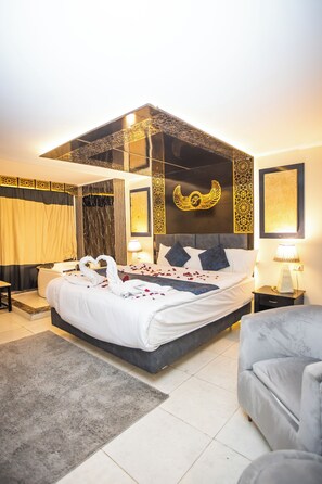 Deluxe-Suite, Balkon | Zimmersafe, Verdunkelungsvorhänge, Bügeleisen/Bügelbrett