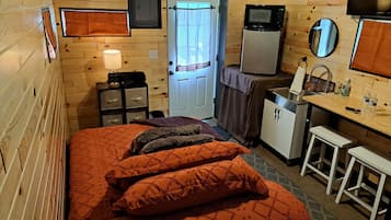1 slaapkamer, een bureau, een strijkplank/strijkijzer, gratis wifi