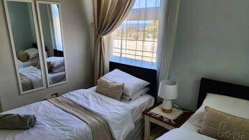 3 bedrooms, iron/ironing board, WiFi, bed sheets