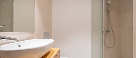 Doccia, asciugacapelli, asciugamani