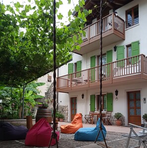 Property grounds - Apartment in Villa with garden. (Arco)