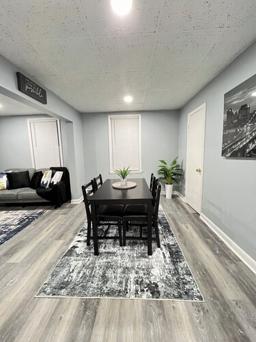 Cozy 2-bedroom apartment in charming New Britain with WiFi