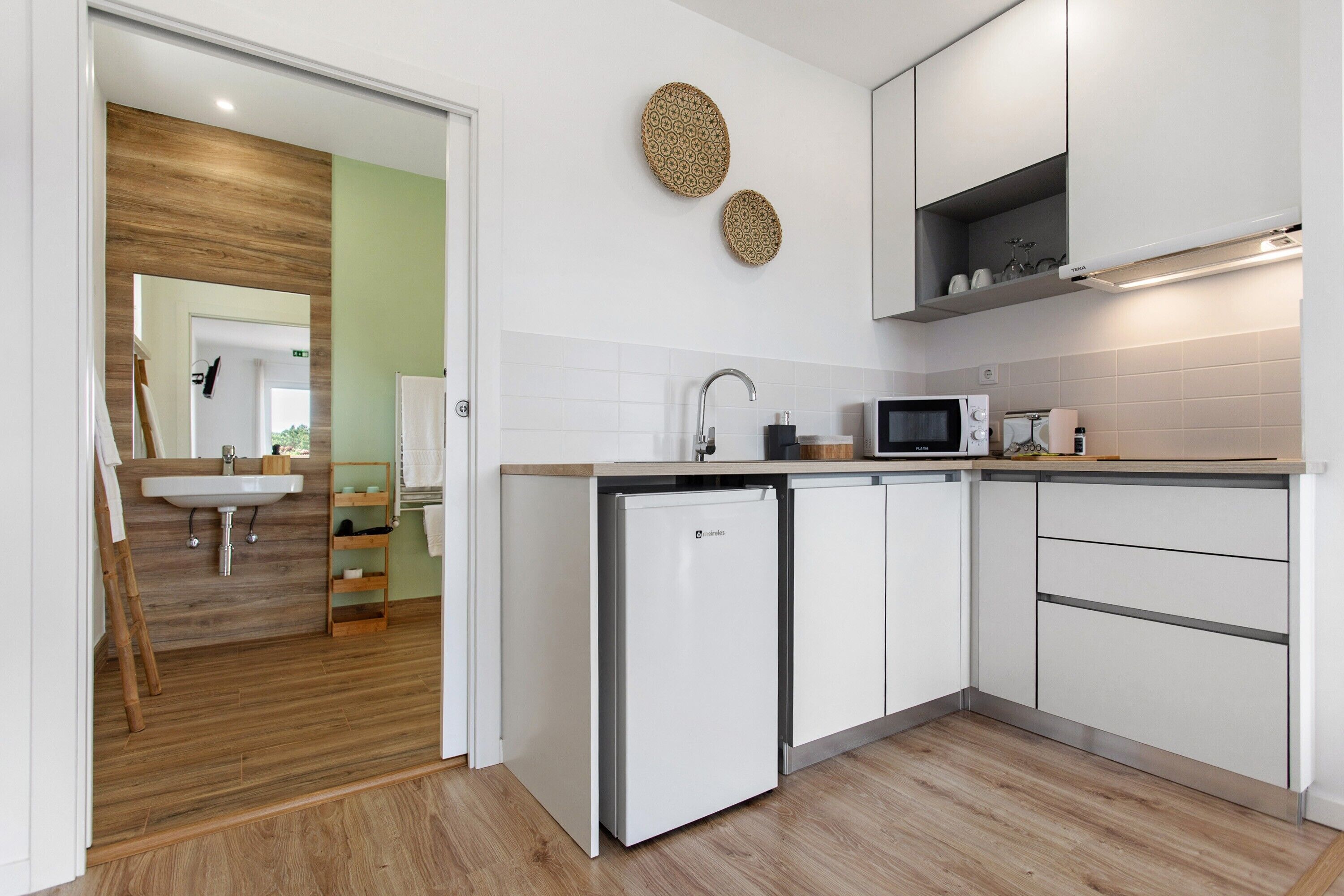 Frigorífic, microones, placa de cuina i torradora 