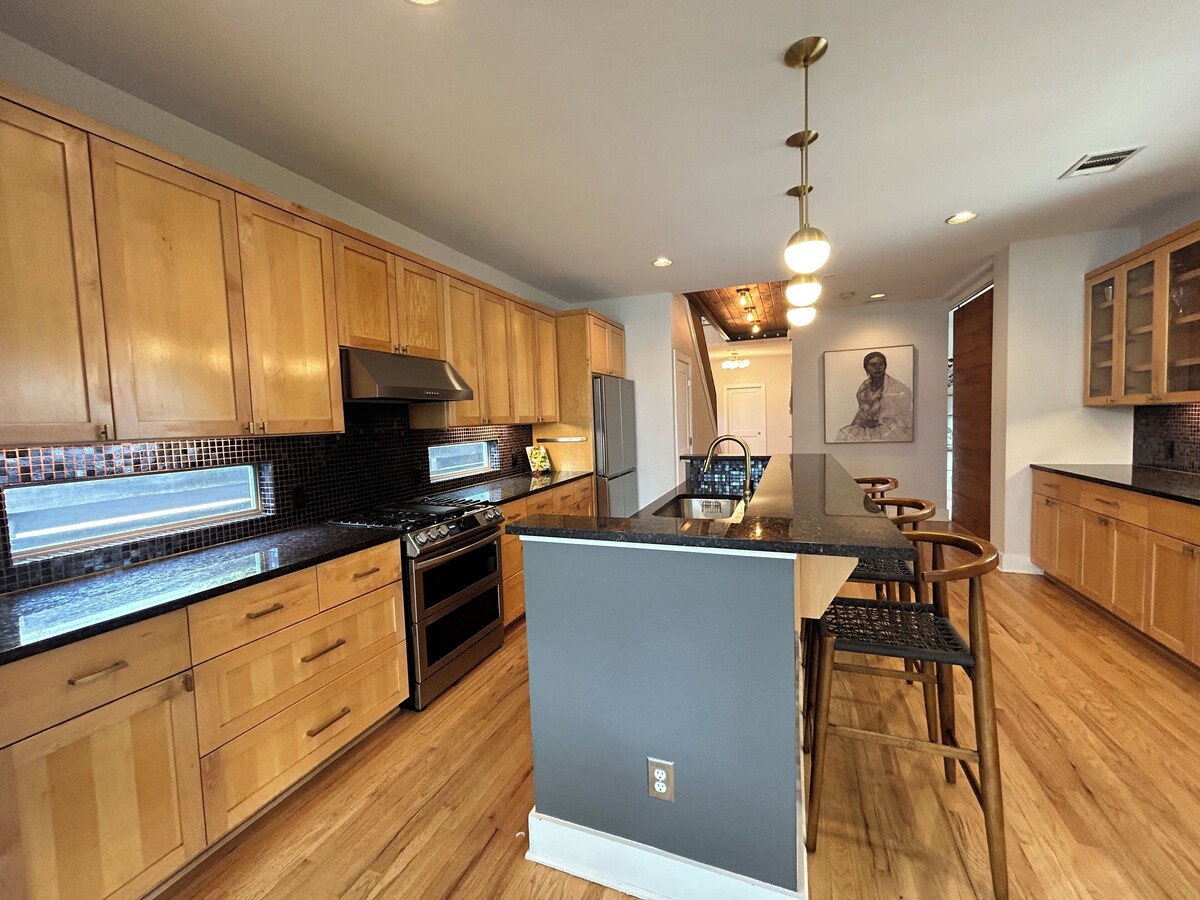 Photo 10 of Gorgeous Central Austin home minutes from UT and Downtown