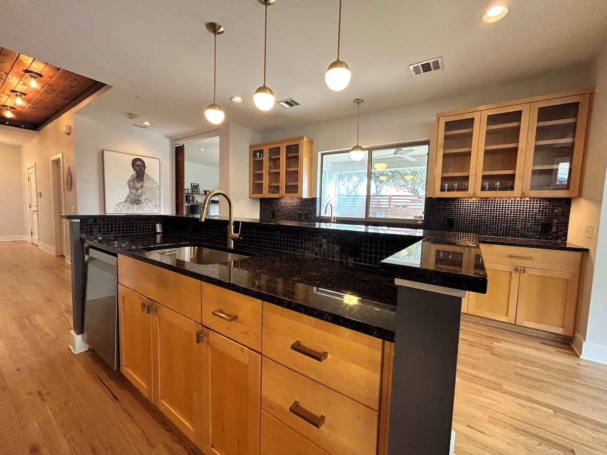 Photo 11 of Gorgeous Central Austin home minutes from UT and Downtown