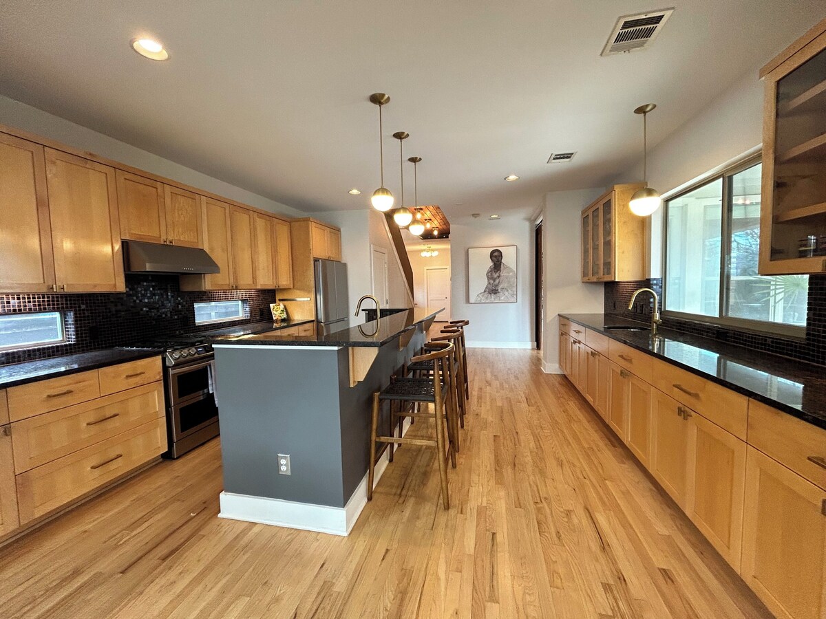 Photo 9 of Gorgeous Central Austin home minutes from UT and Downtown
