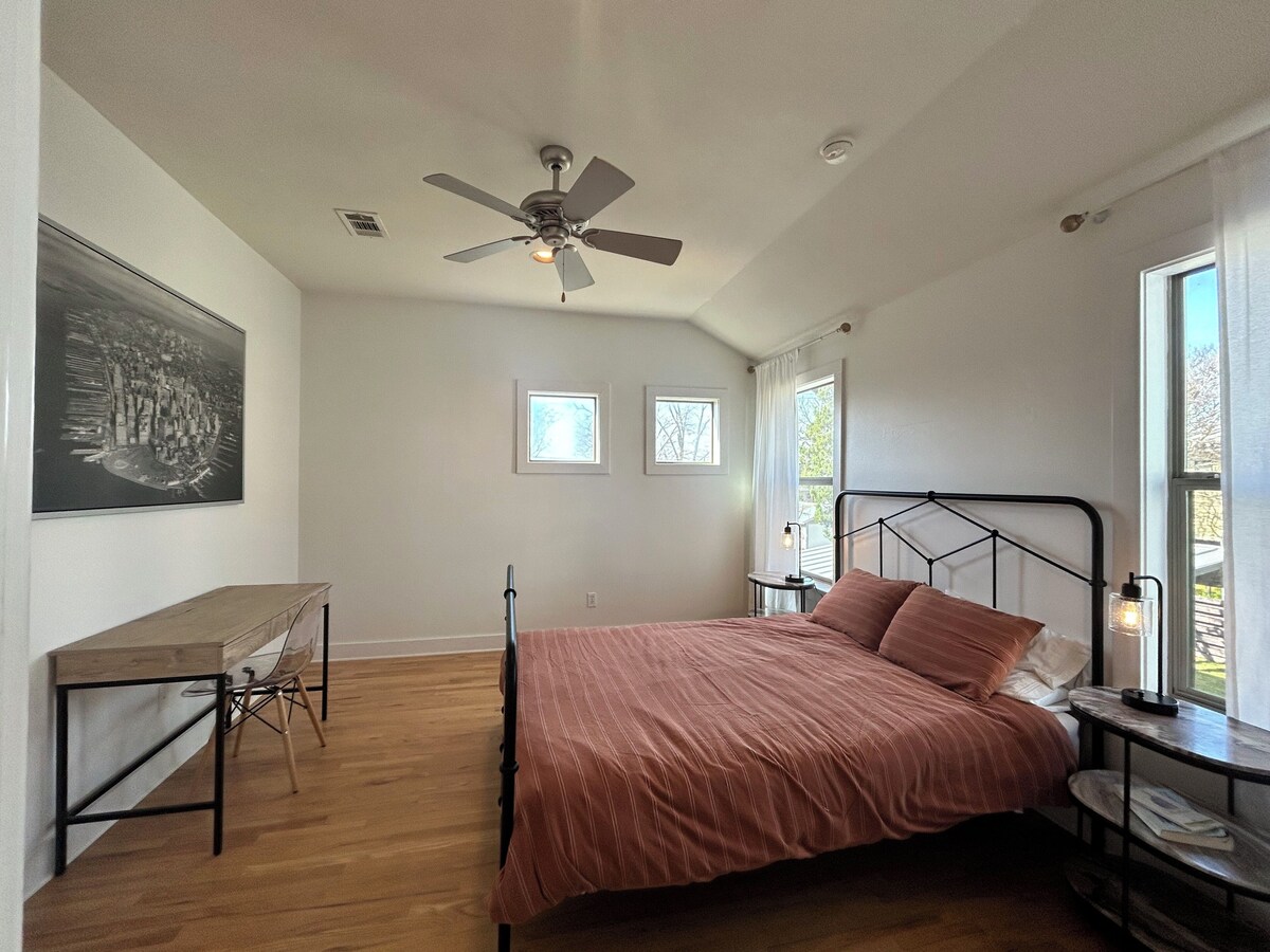 Photo 36 of Gorgeous Central Austin home minutes from UT and Downtown