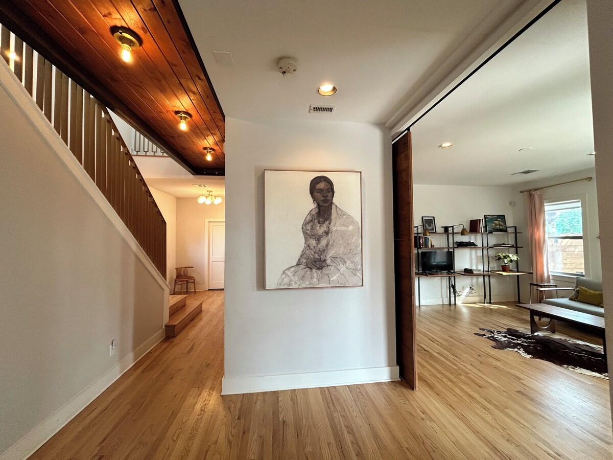 Photo 14 of Gorgeous Central Austin home minutes from UT and Downtown