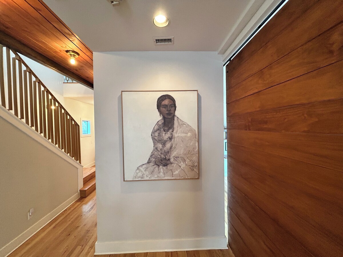 Photo 13 of Gorgeous Central Austin home minutes from UT and Downtown