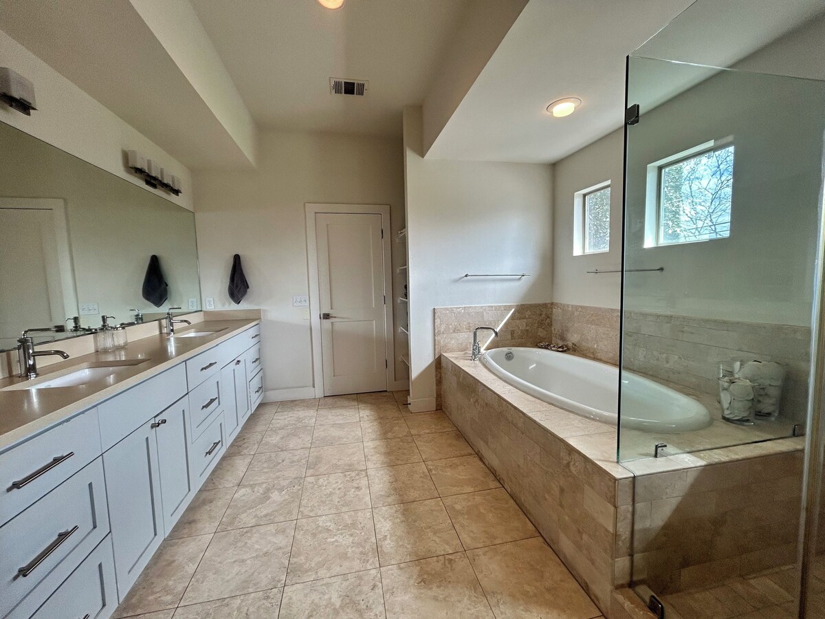 Photo 30 of Gorgeous Central Austin home minutes from UT and Downtown