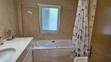 HÄrtork, bidé, handdukar och tvÄl