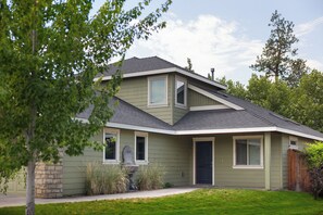 Exterior - Murphys Resort 3 BDR for 8! (Bend)