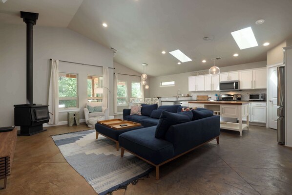 House, Multiple Beds, Patio, Garden View (Murphy's Resort) | Living area | 50-inch flat-screen TV with digital channels