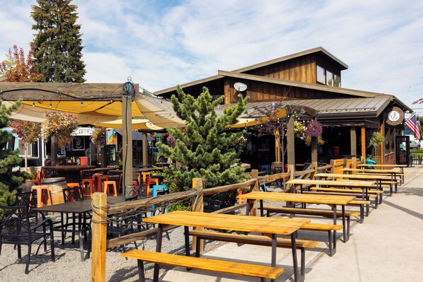 Tempat makan outdoor