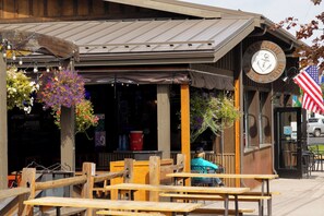 Tempat makan outdoor