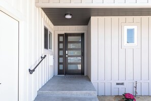 Exterior detail - Comfy Home w/ Spacious Yard, BBQ Outside (Arroyo Grande)