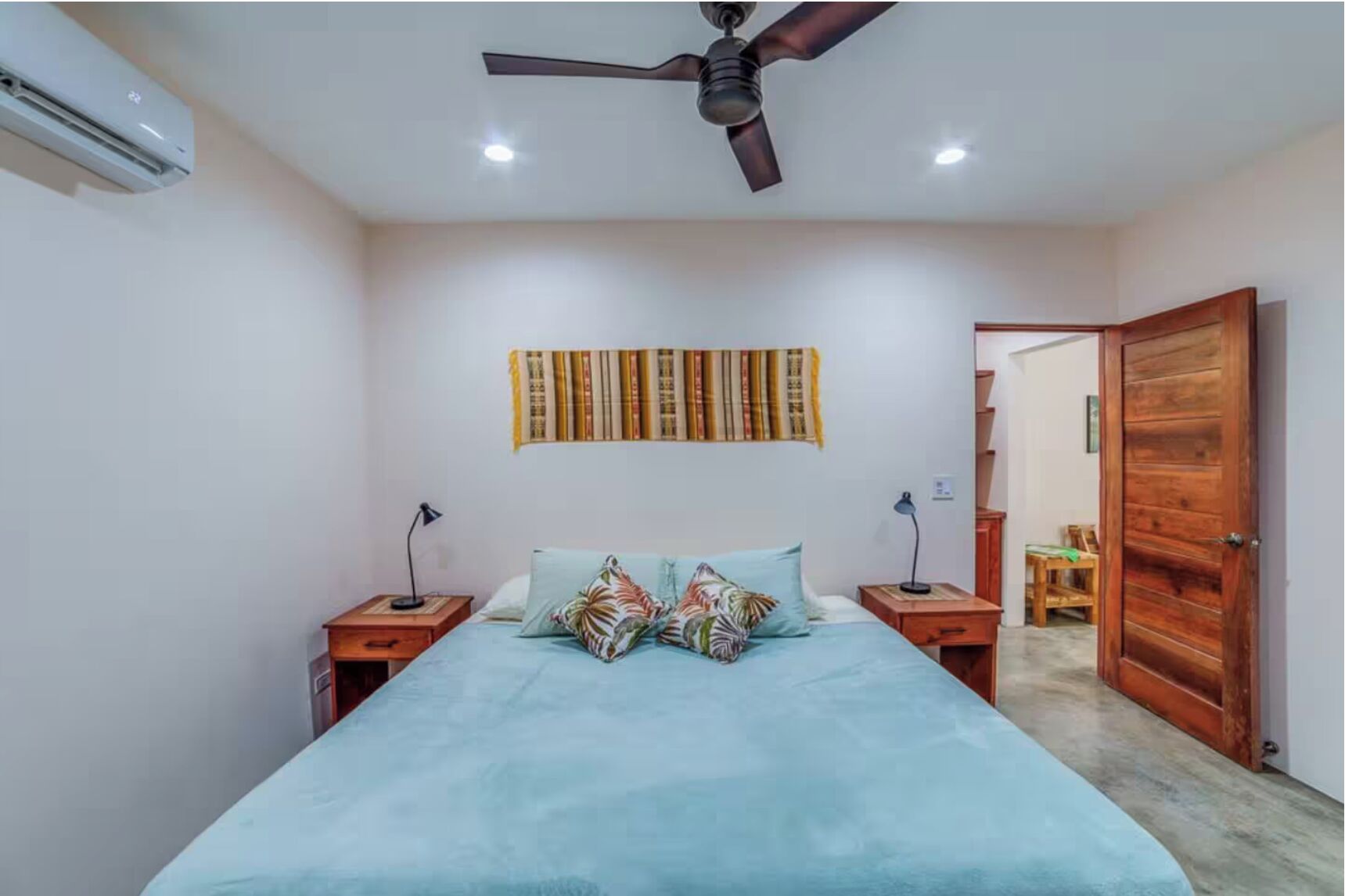 1 間睡房、房內夾萬、Wi-Fi、床單