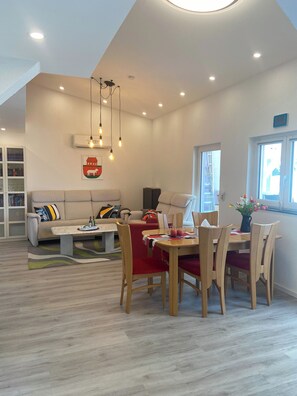 Dining - Newly renovated vacation apartment with three bedrooms (Diez)