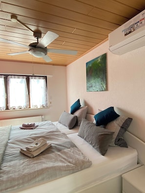 3 bedrooms, travel crib, WiFi, bed sheets - Newly renovated vacation apartment with three bedrooms (Diez)
