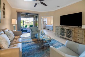 Smart TV - Charming 2-bedroom villa in Bradenton with at Heritage Harbor Country Club (Bradenton)