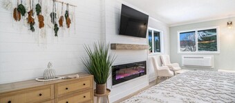 Cozy Studio Retreat on Golf Course -Near Schuss Mountain, Pool & Hot Tub Access!
