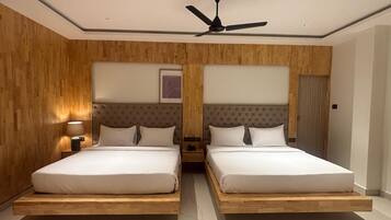 Royal Suite | Desk, free WiFi, bed sheets