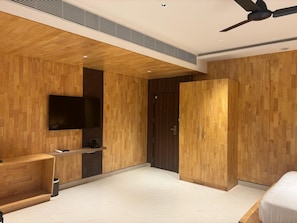 Suite reial | Sala d'estar | Televisor de 40 polzades amb canals per satèl·lit