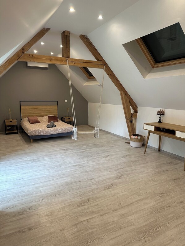 7 bedrooms, iron/ironing board, travel cot, free WiFi