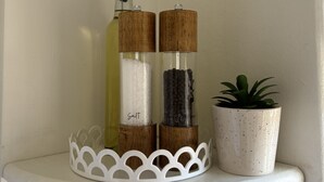 Towels, soap, toilet paper - Cosy 1-Bedroom Unit in Dee Why – Minutes from Beaches, Cafes, and Restaurants! (Dee Why)
